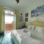 Teste Di Moro Villa Capri