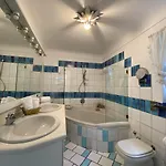 Teste Di Moro Villa Capri